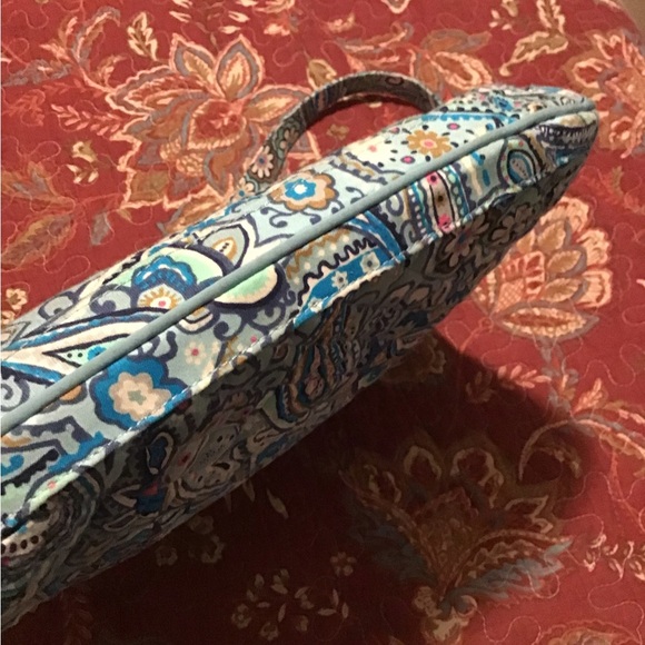 Vera Bradley Triple Zip hipster and wallet set. Nice pre-owned condition! - Picture 2 of 5